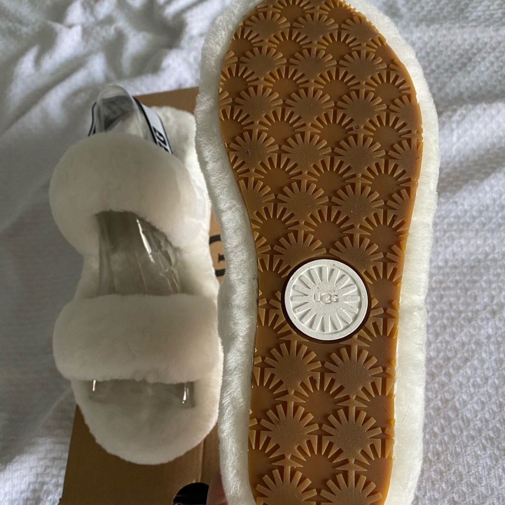 White UGG slides shoes slippers - Picture 3 of 4